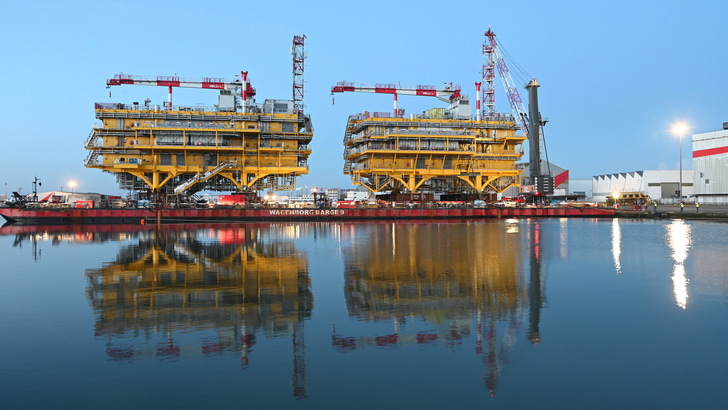 Offshore-Umspannstationen für Nordseecluster A nach der Fertigung in Saint-Nazaire