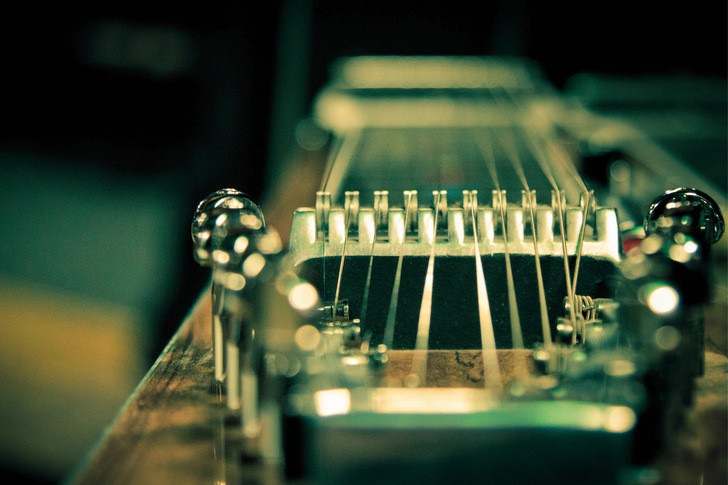 Vibration als Musik: Saiteninstrument Gitarre