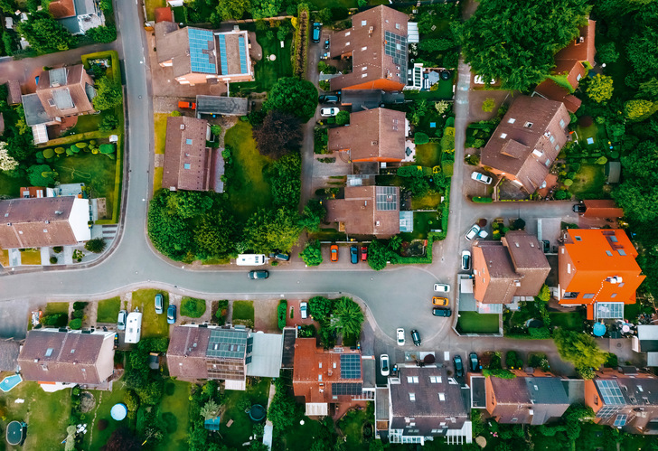 Kleine Kommunen mit weniger als 100.000 Einwohner:innen haben für die kommunale Wärmeplanung bis 2028 Zeit.