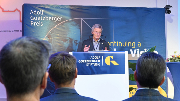 Ulrich Leibfried erhielt den Preis für den PVT-Wärmepumpenkollektor Solink.