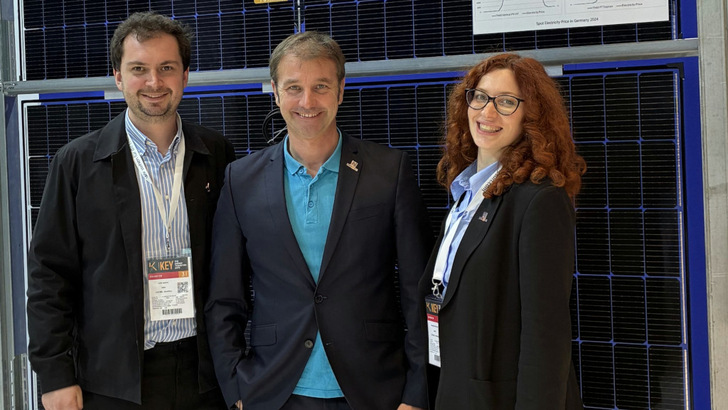 Jerome Lintz, Sascha Krause-Tuenker, and Viktoriia Borodina (v.l.n.r.) betreiben die neue Italien-Niederlassung von Next2Sun.