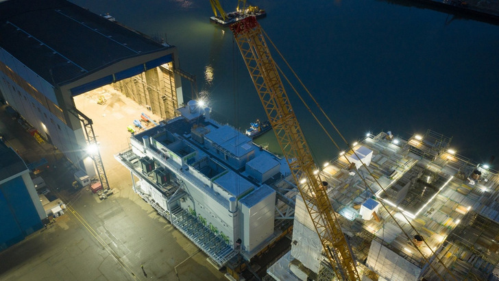 Fertigung eines Offshore-Umspannwerkes durch Smulders in Schiedam, Niederlande