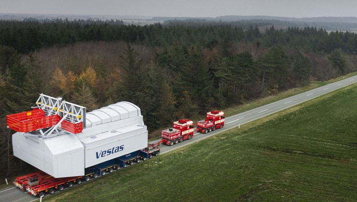 Transport des Maschinenhauses der V236-15MW zur Prototyperrichtung am dänischen Teststandort Østerild im November 2022