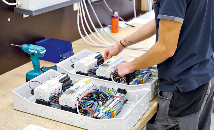 Sicherheit und Zuverlässigkeit der Netzanschlusstechnik haben oberste Priorität. Vorkonfektionierte Komponenten erfüllen höchste Anforderungen.