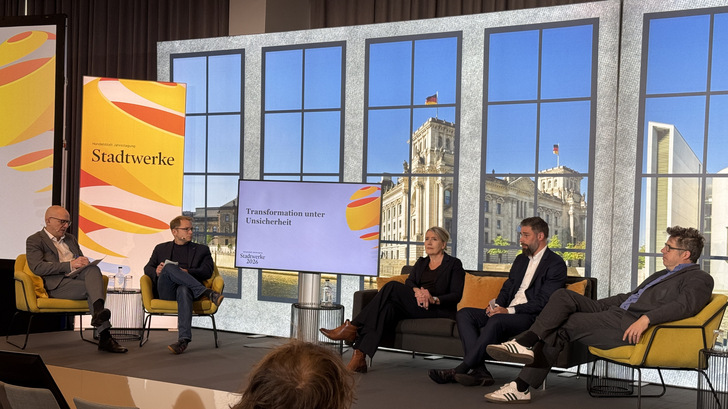 V.l.: Moderator Stratmann, Lorenz Gösta Beutin (Die Linke), Simone Peter (EREF), Michael Kellner (Die Grünen)