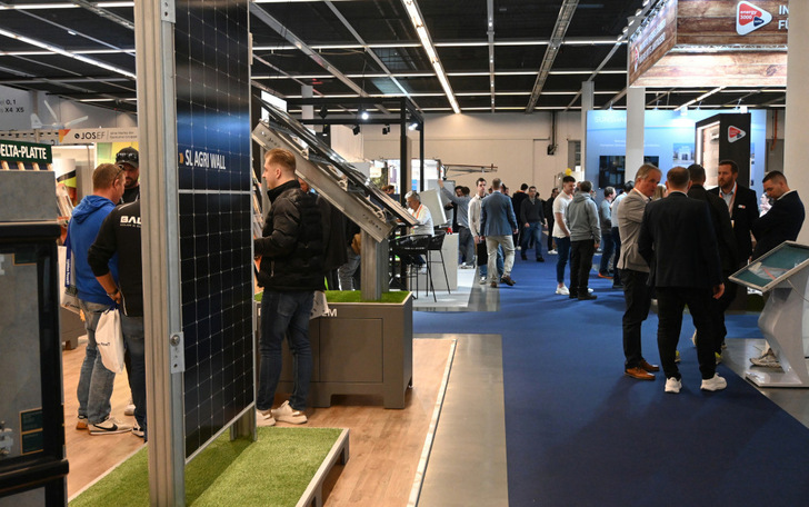 Schon kurz nach Messestart waren die Fachbesucher in Gesprächen mit den Ausstellern vertieft.