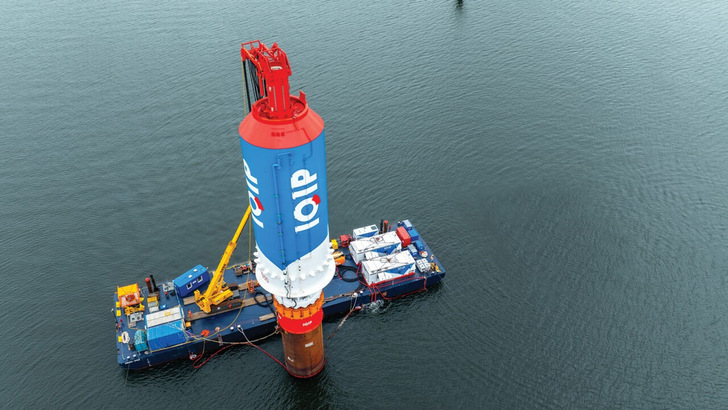 Ein riesiger Wassertank kommt als Fallgewicht zum Einsatz.