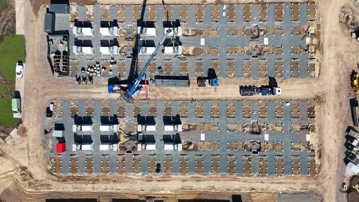 Der Batteriegroßspeicher in Förderstedt erreicht die nächste Bauphase.