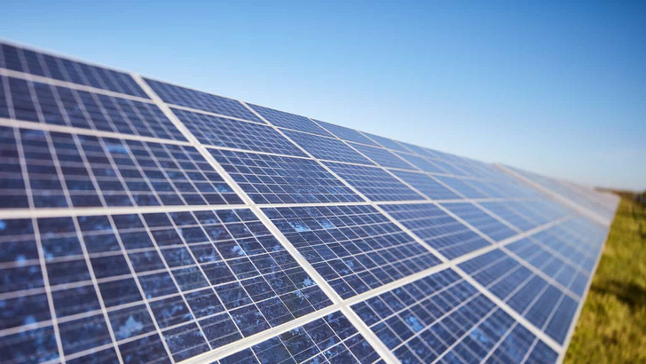 Mit mehr Ausschreibungsvolumen könnte der Ausbau der Photovoltaik auf der Freifläche deutlich schneller gehen.