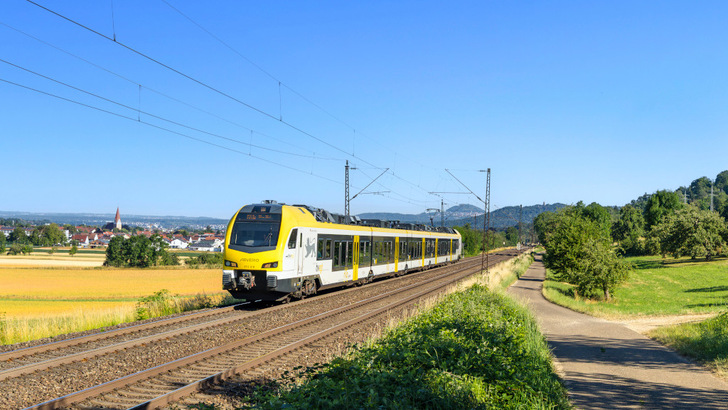 Die Züge von Arverio fahren in Zukunft mit einem noch größeren Anteil an Ökostrom.
