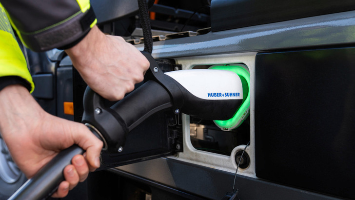 Die hohen Ladeleistungen für E-Lkw sind noch selten – das soll sich ändern.