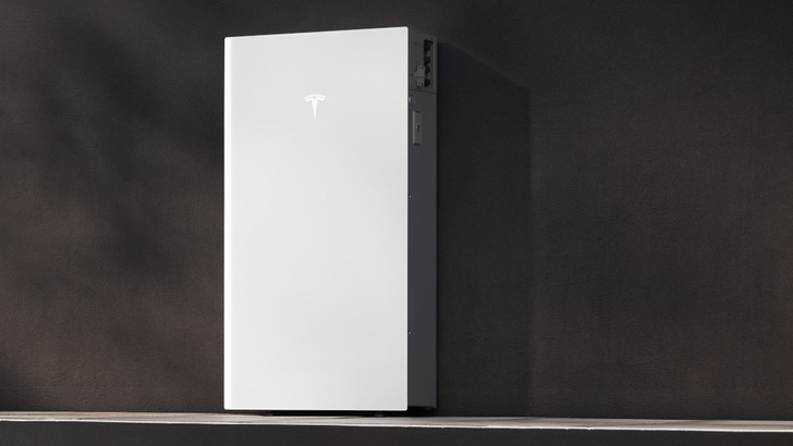 Beim Speichertausch können die Kunden auch gleich auf die neueste Generation, die Tesla Powerwall 3P, umsteigen.