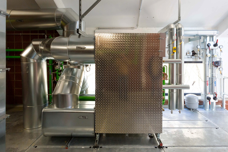 Die Seitenansicht der Profitherm-Wärmetauscher verdeutlicht die abgasseitige Anbindung.