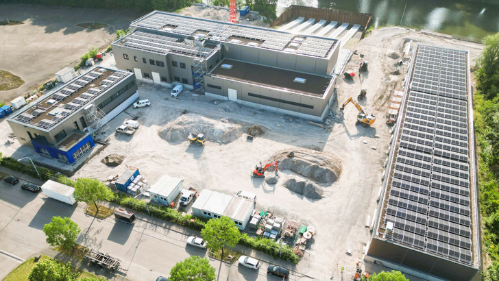 Das neue Wartungsdepot wird zum größten Teil von Solarmodulen mit Strom versorgt.
