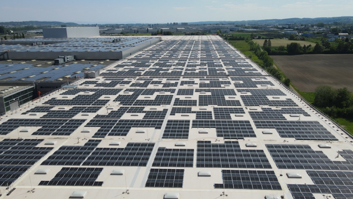 Das neue Solardach auf dem Werk in Dingolfing.