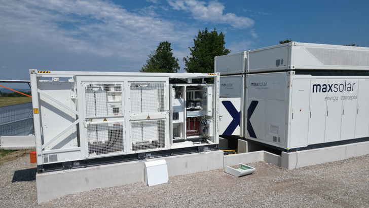 Komponentenbestellungen sind für große Speicherprojekte essentiell. 