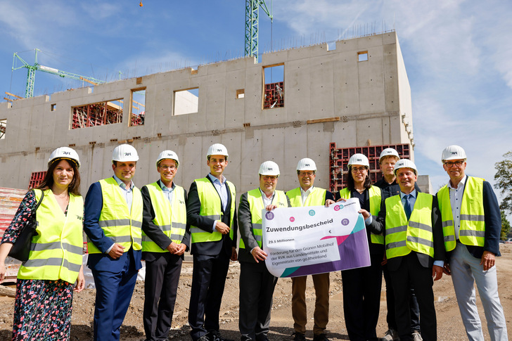 Happy recipients of the funding for the Green Mobility Depot of RVK