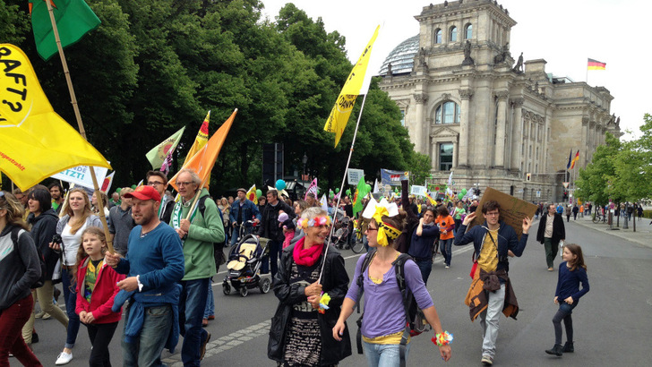 Ausgangspunkt der Demo wird die Wiese vorm Reichstag sein.
