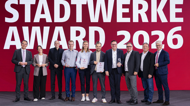 Beim VKU-Stadtwerkekongress ausgezeichnete Vertretende der prämierten Kommunalversorgungsunternehmen des Stadtwerke-Awards in Berlin, Mitte September 2026