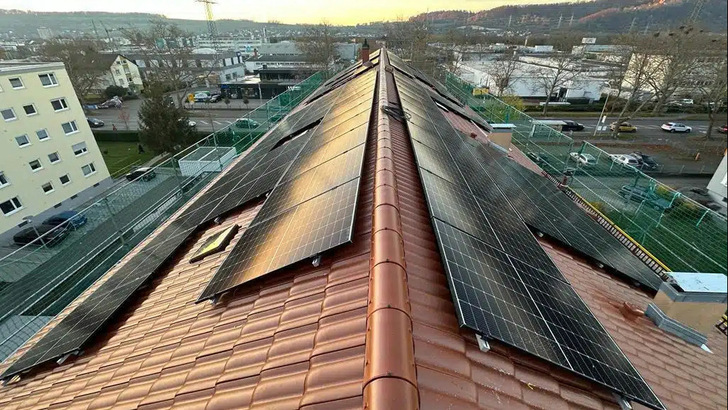 Grüner Strom Label unterstützt nicht nur den Bau von Solaranlagen auf den Einrichtung der AWO, sondern auch Speicher.