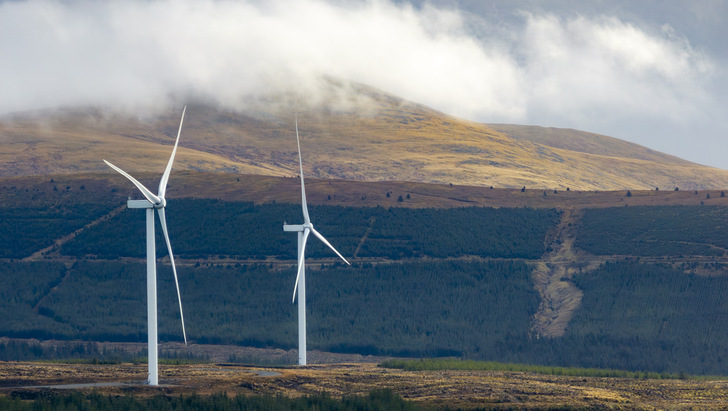 Symbolbild in Landschaft, die an Neuseeland erinnern mag 