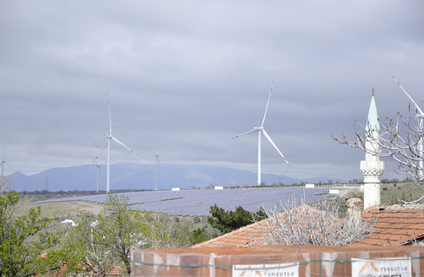 Viele Projektierer kombinieren Windkraft mit Photovoltaik – unter anderem, um die raren Netzanschlüsse gut zu nutzen.