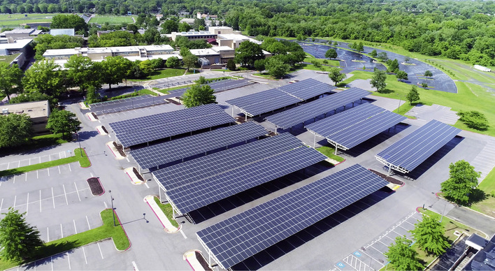 Solarparkplatz: Je mehr Erneuerbare installiert sind, desto dringender werden Speicher benötigt.
