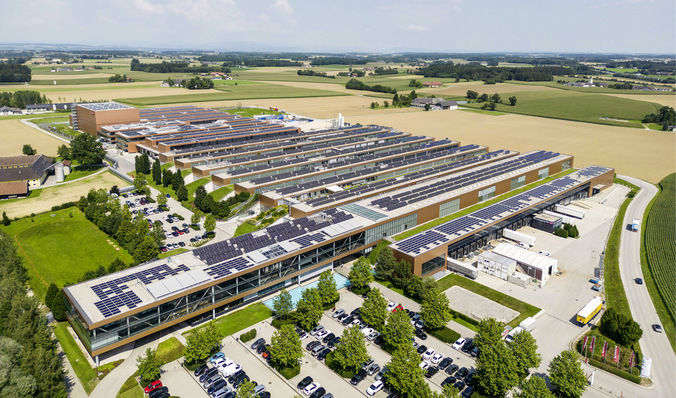 Seit dem Ausbau laufen in Sattledt bei Linz jeden Monat etwa 55.000 Fronius-Wechselrichter vom Band.