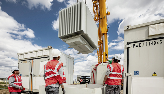 Netzanschluss des Solarparks Werneuchen der EnBW im Sommer 2020.