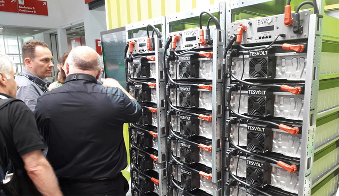 Zur EES Europe in München stellte Tesvolt seine neuen Gewerbespeicher vor.