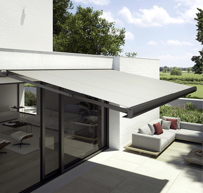 Für den Sonnen- und Hitzeschutz im Haus und auf der Terrasse: die Kassetten-Markise Terrea K55 von Warema.