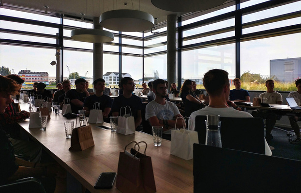 Schulungs-  und Tagungsraum im WPD-Firmengebäude mit 38 Auszubildenden von Deutsche Windtechnik im Startjahrgang 2024. Kennenlernwoche Anfang September.