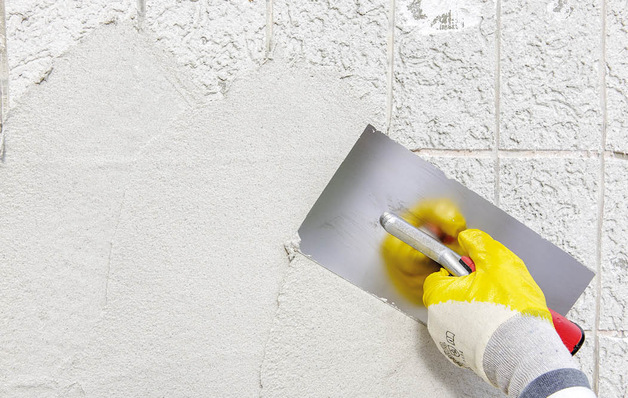 1 Aufdoppeln anstatt abreißen – es gibt inzwischen bauaufsichtlich zugelassene Systeme, um zu dünne und/oder schadhafte Wärmedämm-Verbundsysteme energetisch zu ertüchtigen bzw. zu sanieren.