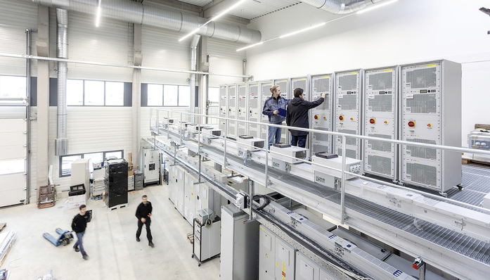 Das Multi-Megawatt-Lab am Fraunhofer ISE in Freiburg ermöglicht die hochgenaue Charakterisierung der elektrischen ­Eigenschaften von Wechselrichtern bis zu einer Leistung von zehn Megawatt.