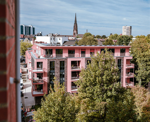 Das „Haus der Zukunft“ in Bremerhaven, ausgezeichnet mit dem  DGNB -Gold-Zertifikat, zeigt, wie nachhaltiges Bauen und Leben im Sinn einer „Green Economy“ miteinander vereint werden können.