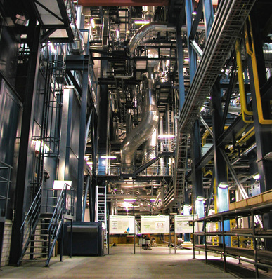 Stadtwerke München, Heizkraftwerk Süd, Kesselhaus. Auch für kleinere Kessel von Biomasse-Heiz- oder Geothermiekraftwerken lohnen sich Gefahrenanalysen.