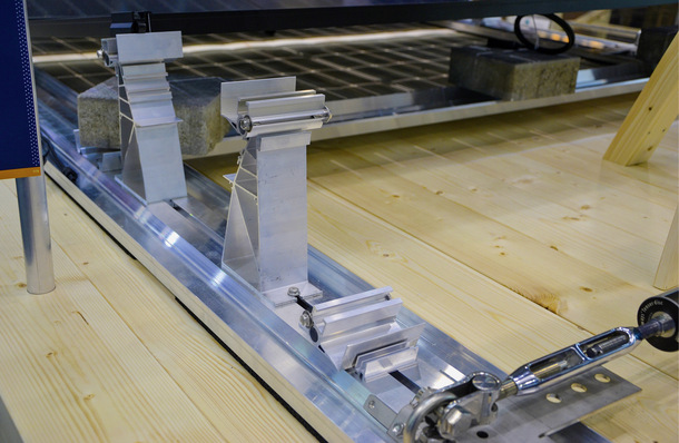 Mit flexiblen Modulstützen reagieren die Montage­systemhersteller auf die steigende Zahl unterschiedlicher ­Modulgrößen.