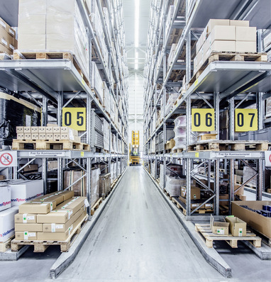 Die Warenströme wachsen, E-Commerce gewinnt an Bedeutung. Hier ein Hochregallager von Baywa r.e.