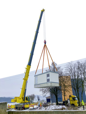 Für das Projekt Oekonetz wurde in Lengenfeld eine 41 Tonnen schwere Trafostation gesetzt. Dort speisen mehrere Solaranlagen und Windturbinen ein, die landwirtschaftliche Betriebe versorgen.