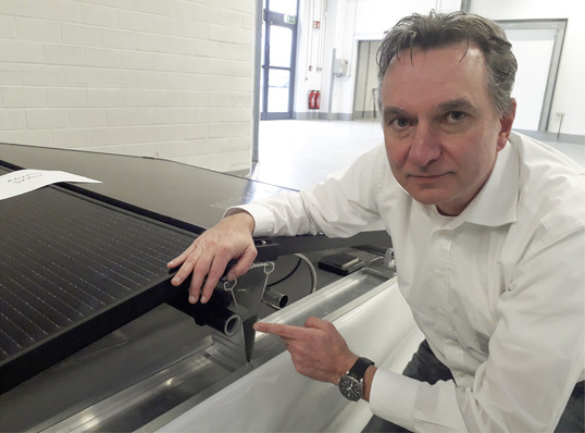 Wilhelm Stein stellt das neue PVT-Modul von Sunmaxx vor.