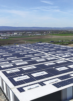 Gewerbedächer bieten reichlich Platz für Photovoltaik.