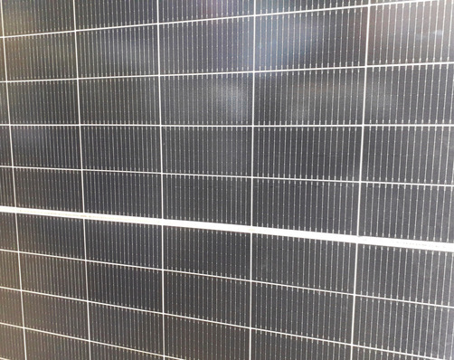 Solarmodule werden immer leistungsstärker und größer. Hier das Himo X6 von Longi.
