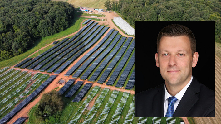 Der Solarpark Reisbach wurde mit Einlagen von privaten Investoren finanziert. Geplant und gebaut wurde er von Schoenergie.