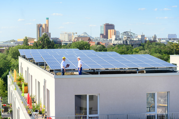Auch auf Mehrfamilienhäusern werden Photovoltaik-Anlagen immer beliebter.