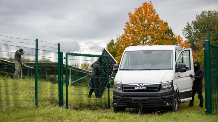 Die Einzäunung illegal zu überwinden, ist eine Straftat.