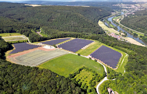 Der Solarpark Gemünden-Harrbach wurde von Iqony Sens errichtet.