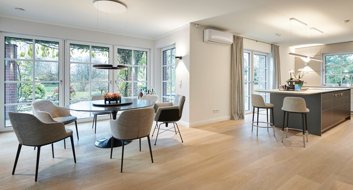 In großen Räumen mit gemischter Nutzung kontinuierlich die optimale Luftqualität sicherzustellen, stellt eine große Herausforderung dar. Mit der neuen Einzelraum­regelung RAV-Control lässt sie sich meistern.