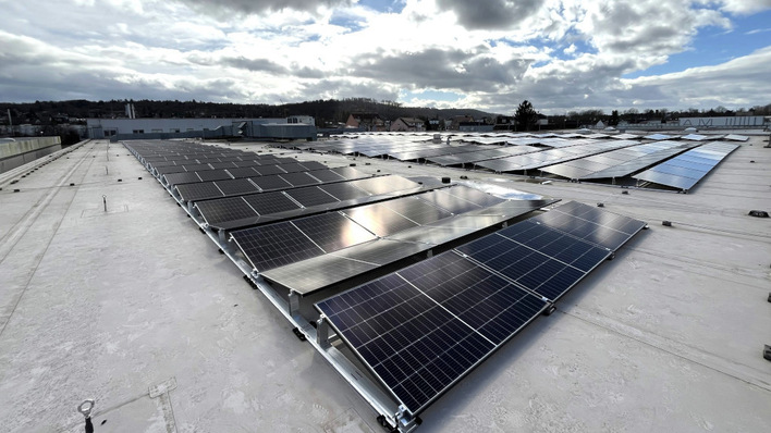 Viele Unternehmen – wie hier Edeka mit seinem Logistikzentrum in Bruchsal – sind schon auf Solarenergie umgestiegen. Sie haben dabei auf einen Dienstleister gesetzt.
