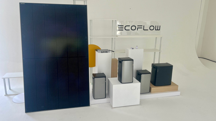 Die neuen Satellitenbatterien in grau stehen in der Mitte.