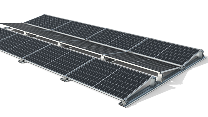 Durch ein integriertes Kippgelenk in der Montagestütze liegen die Module mechanisch spannungsfrei.
